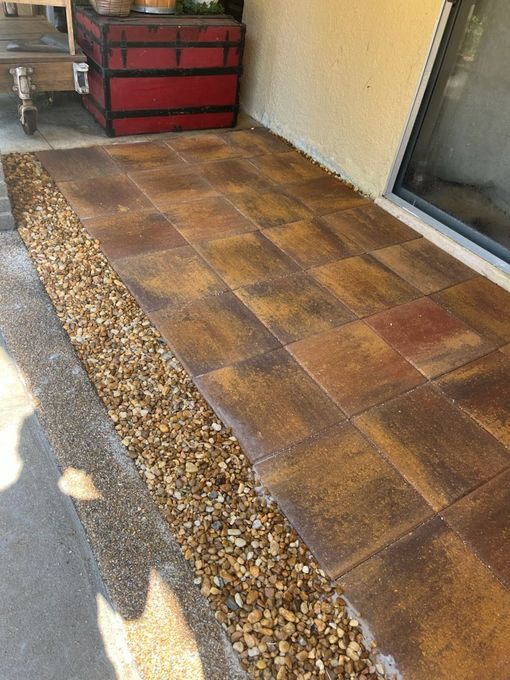 Brick paved driveway with a circular pattern and light brown border.