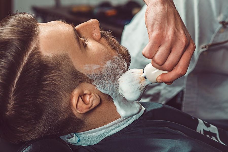 Hair dresser shaves & beard trims