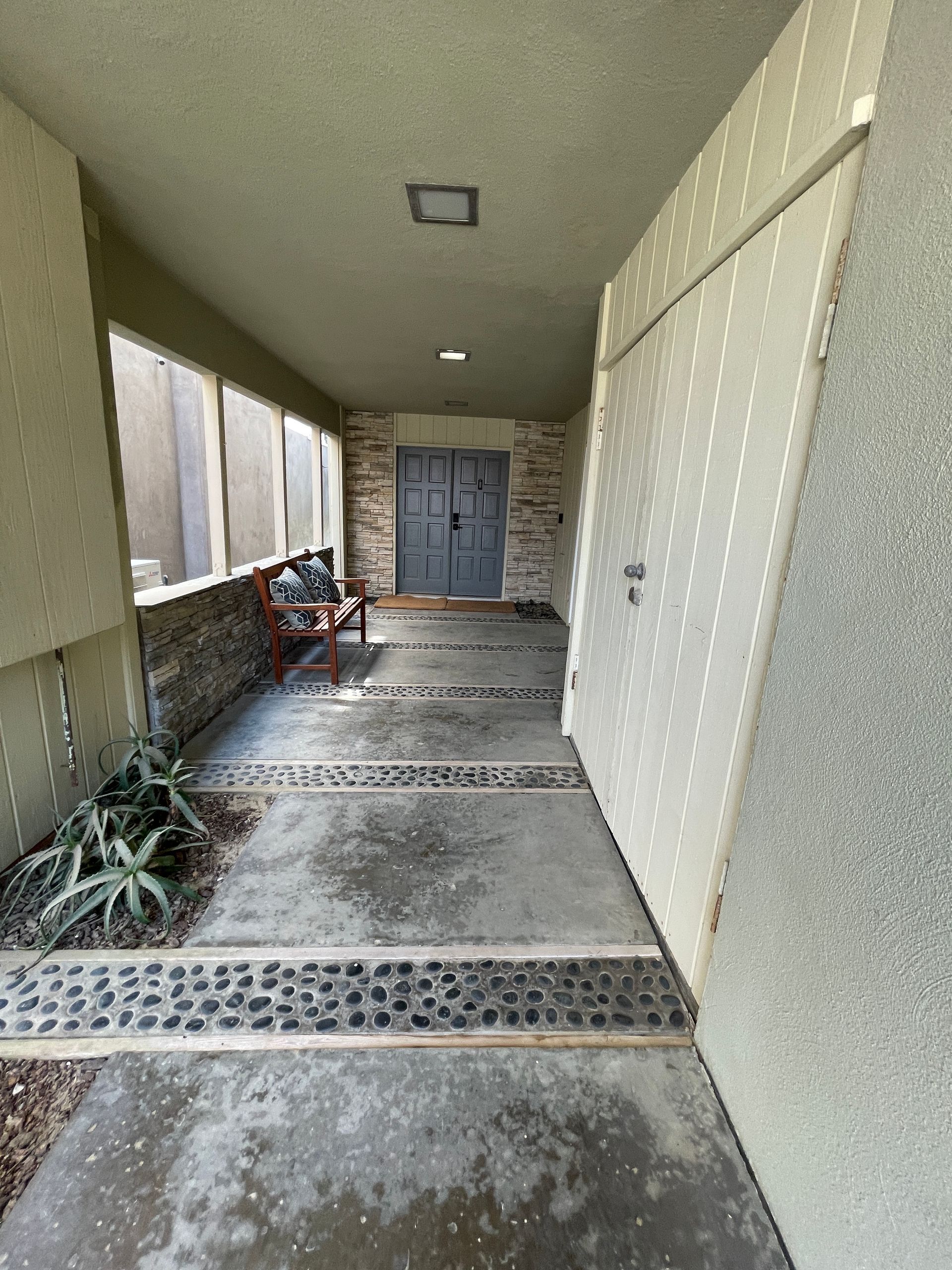A hallway with a bench in the middle of it