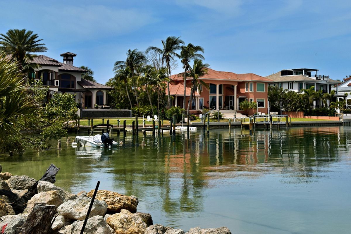 Choosing the Right High-Efficiency AC Units for Upscale Florida Properties