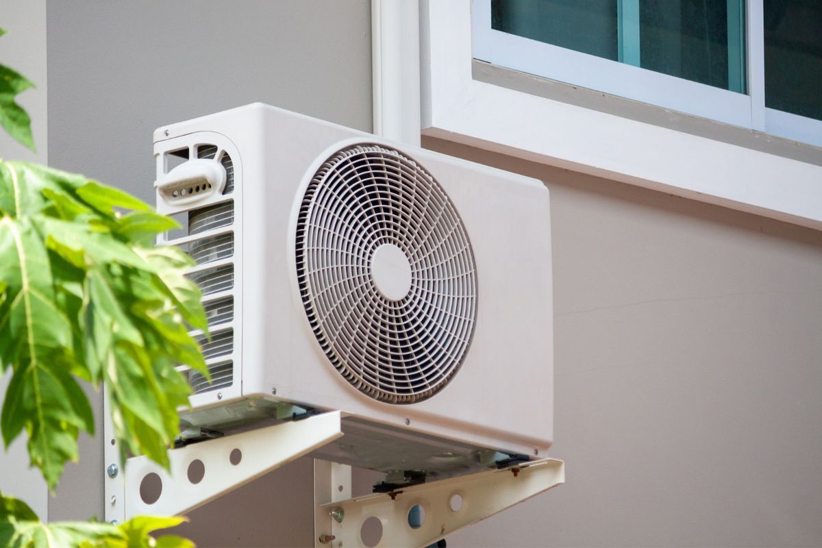 How Improper AC Placement Outside Can Reduce System Efficiency
