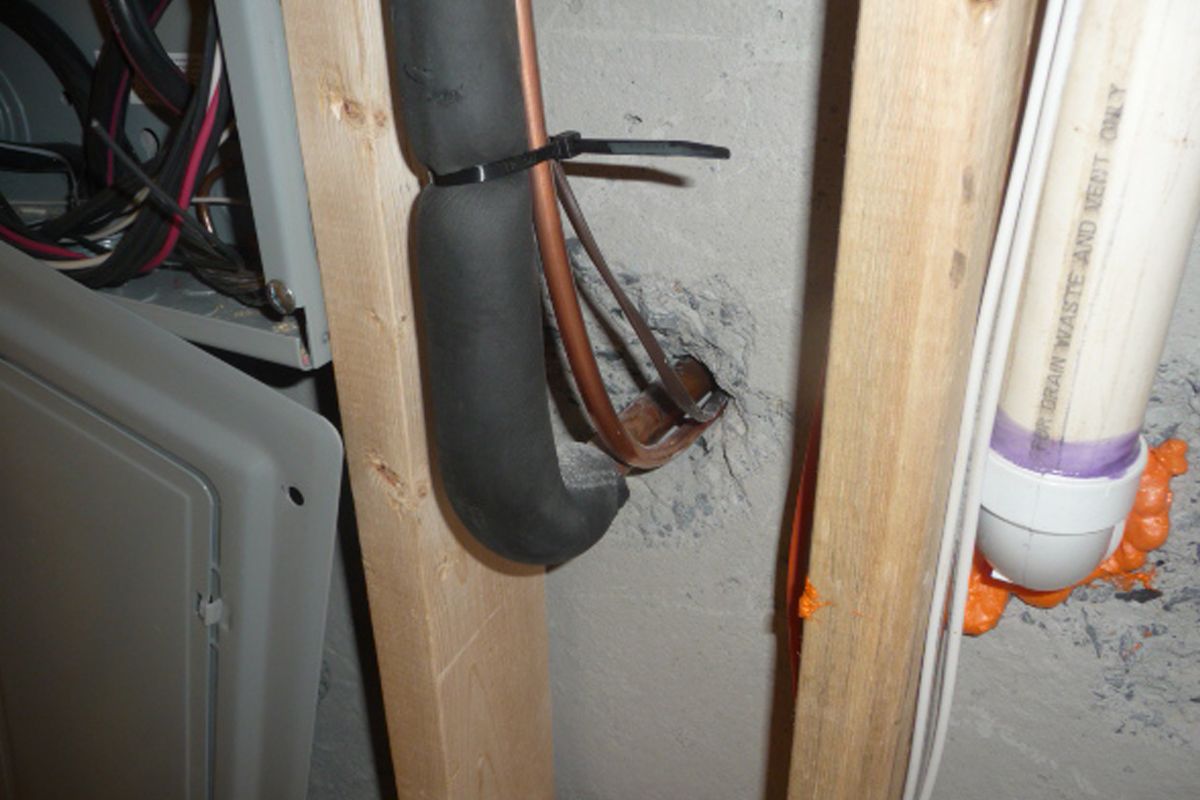 Refrigerant Leaks: Causes, Symptoms, and Solutions