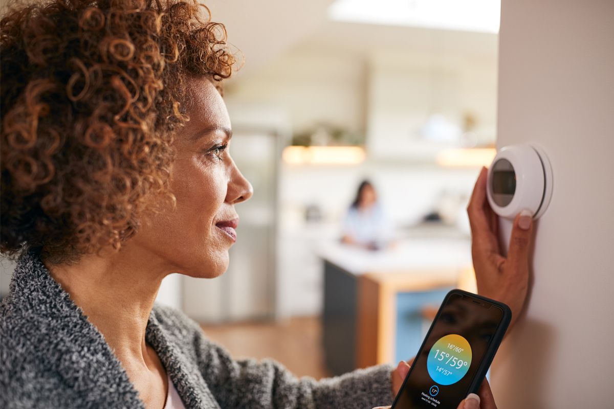 How Smart Thermostats Improve Comfort in New Construction Homes