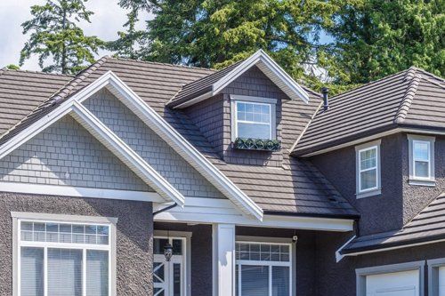 Seattle, WA home that needs Cedar Shake repairs done