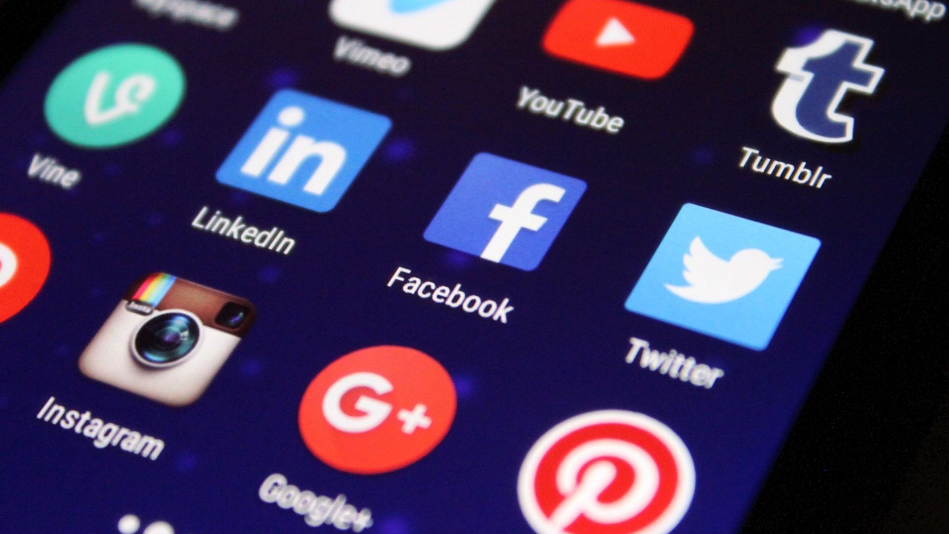 Maximizing the ROI of Your Social Media Efforts with LaunchSocialCloud
