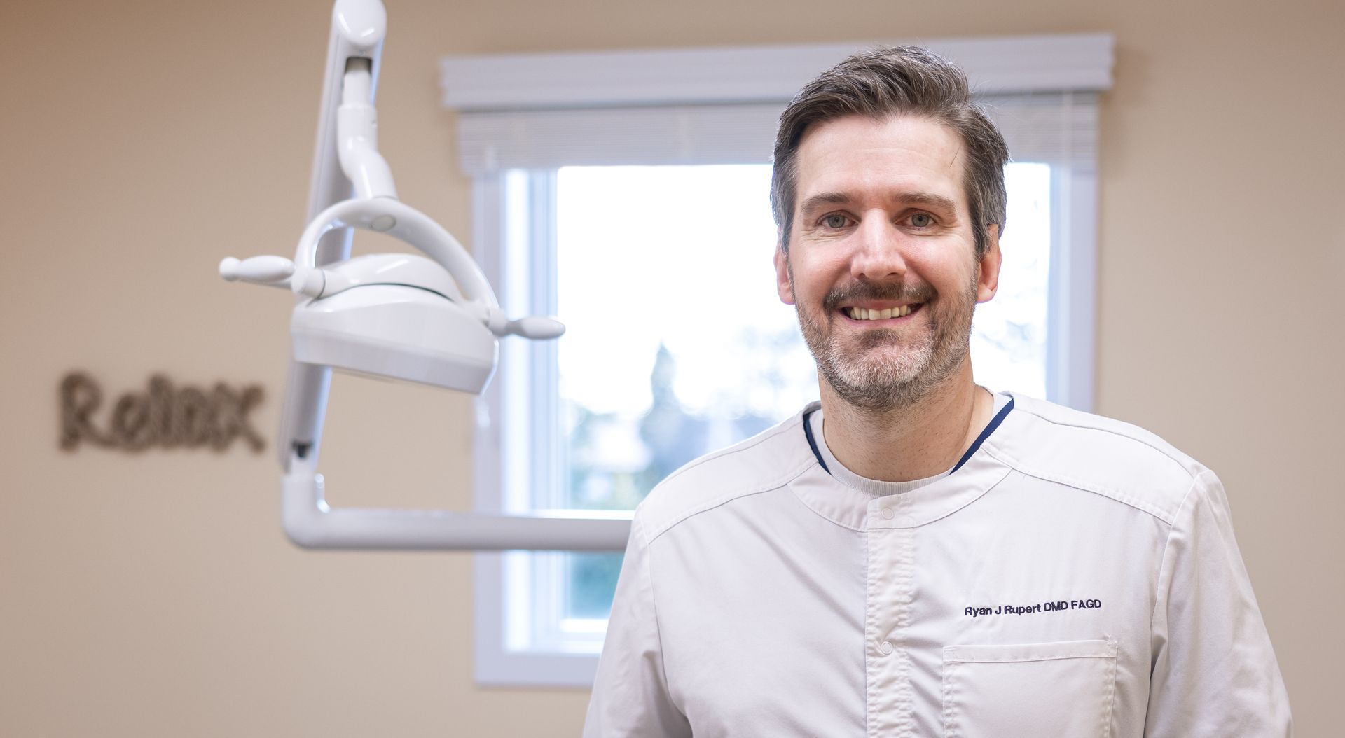 Best family dentist in Coraopolis PA smiling | Top dentist for dentures and veneers