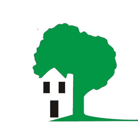 Albero verde a forma di casa con finestre e porta nere, su sfondo bianco.