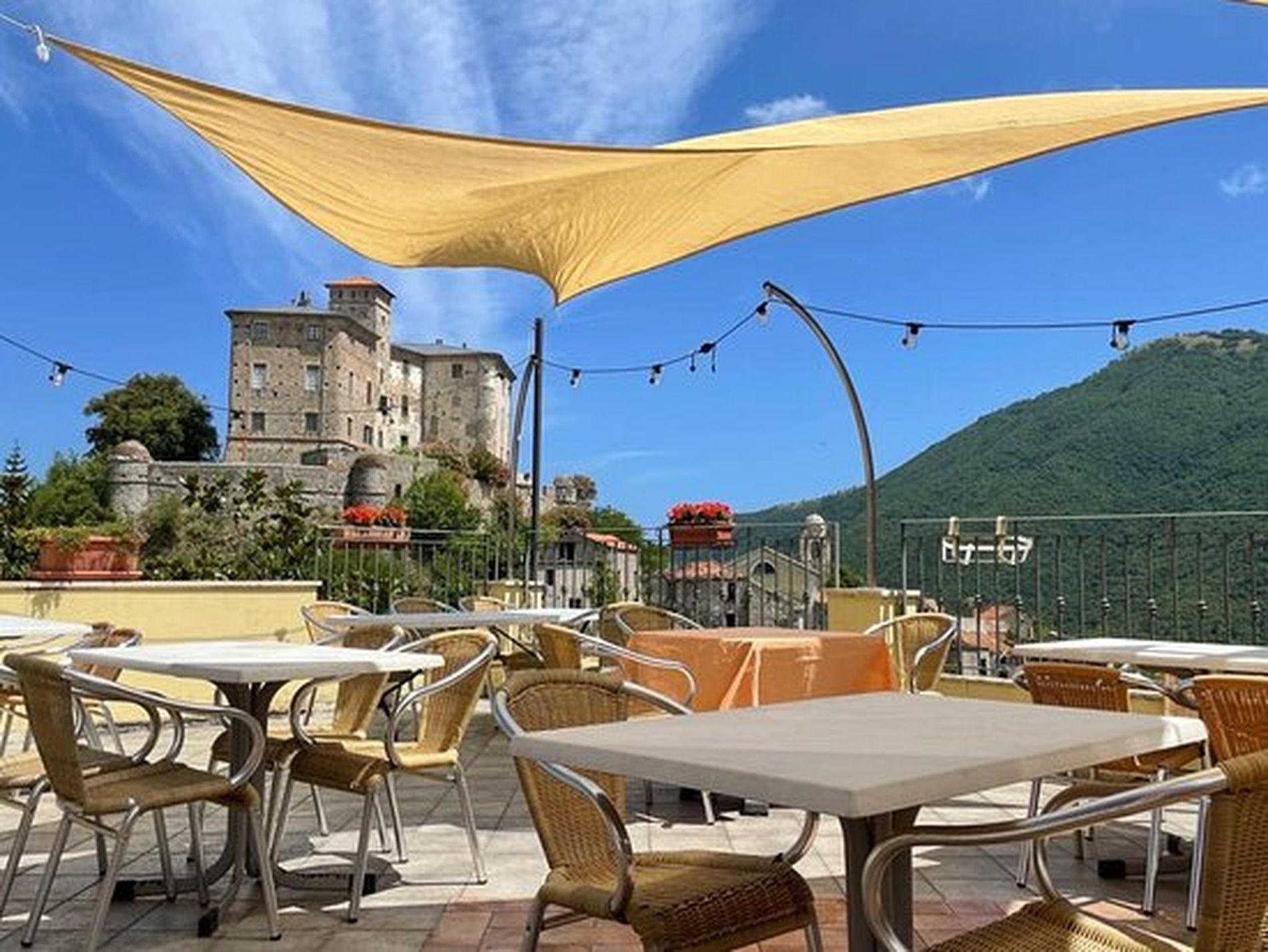 Terrazza panoramica con vista sulle colline di Balestrino