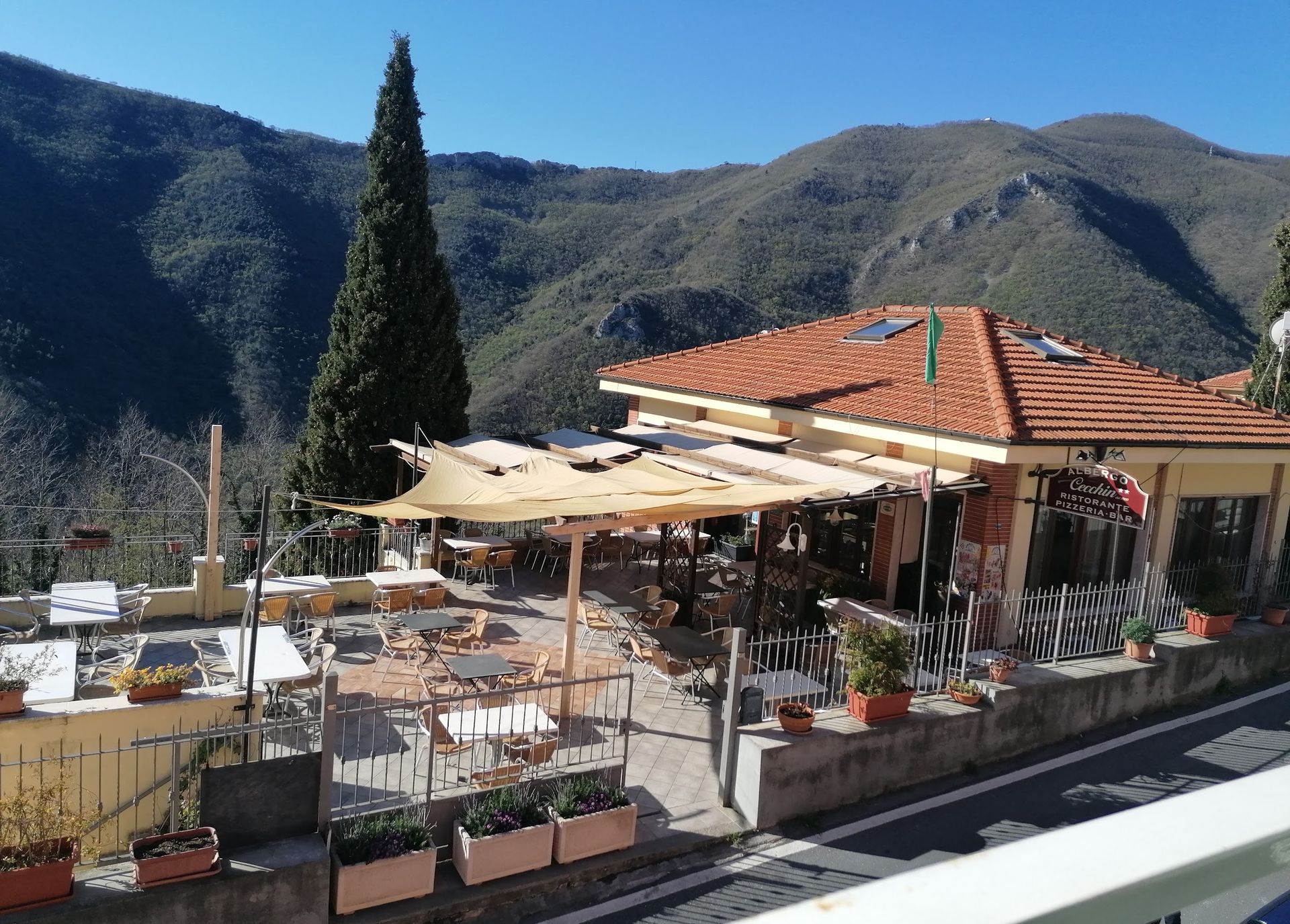 Facciata dell'Albergo Ristorante Cecchin a Balestrino