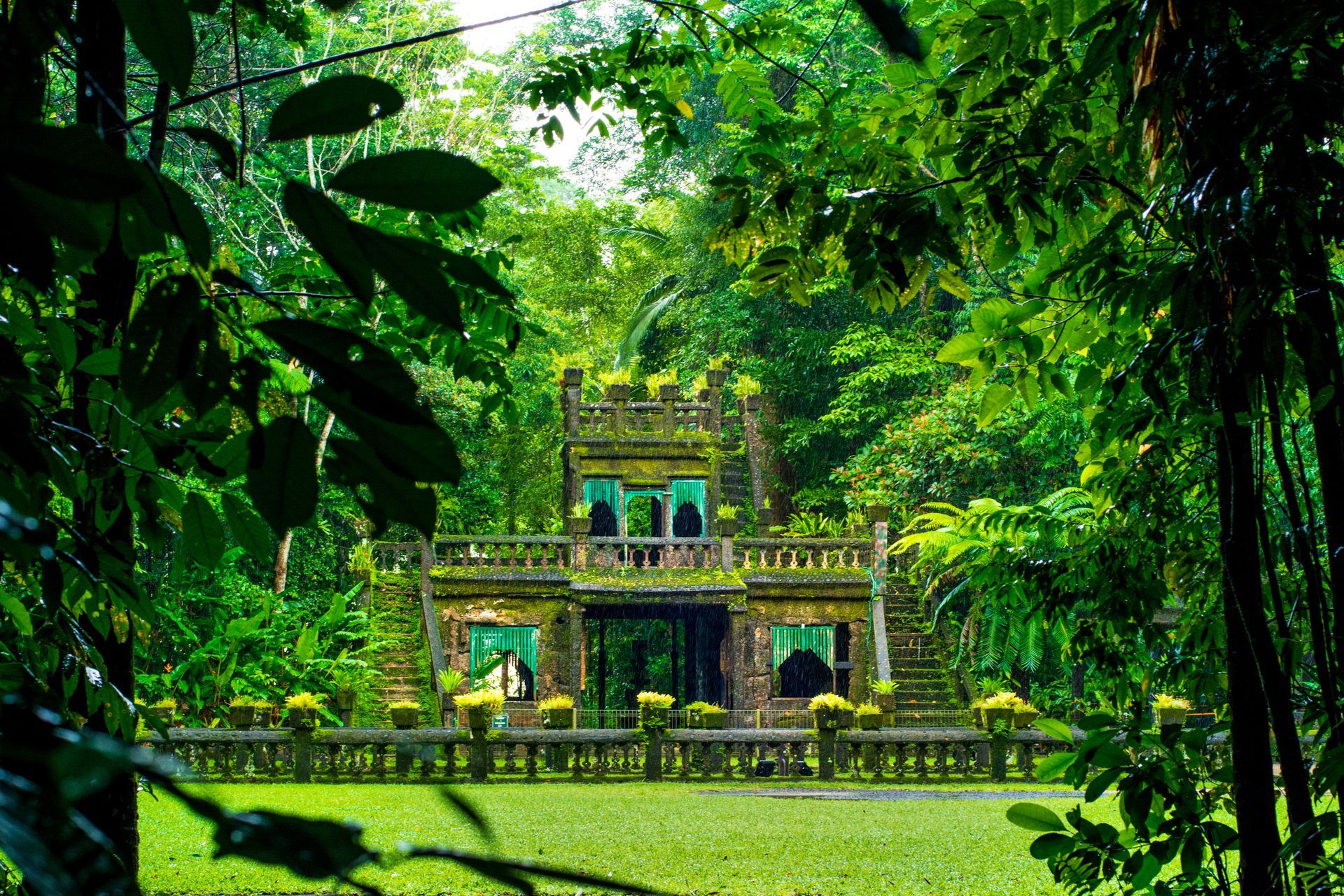 The Iconic Paronella Park Castle