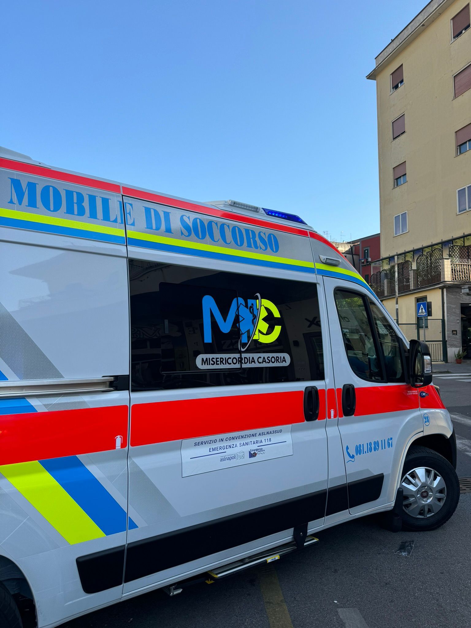 Ambulanza con logo 