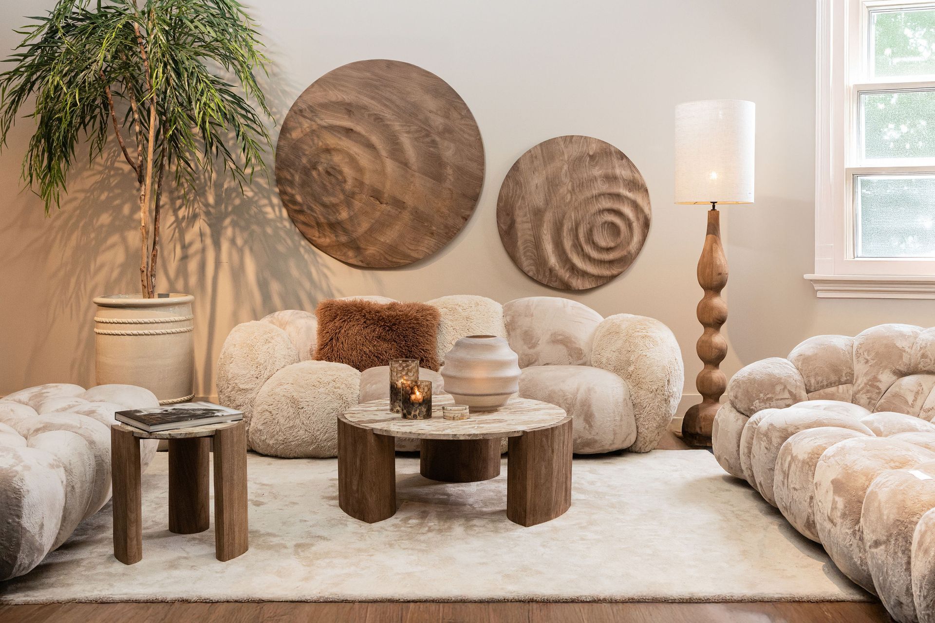 Beige geweven cilindrische opbergmand of -mand