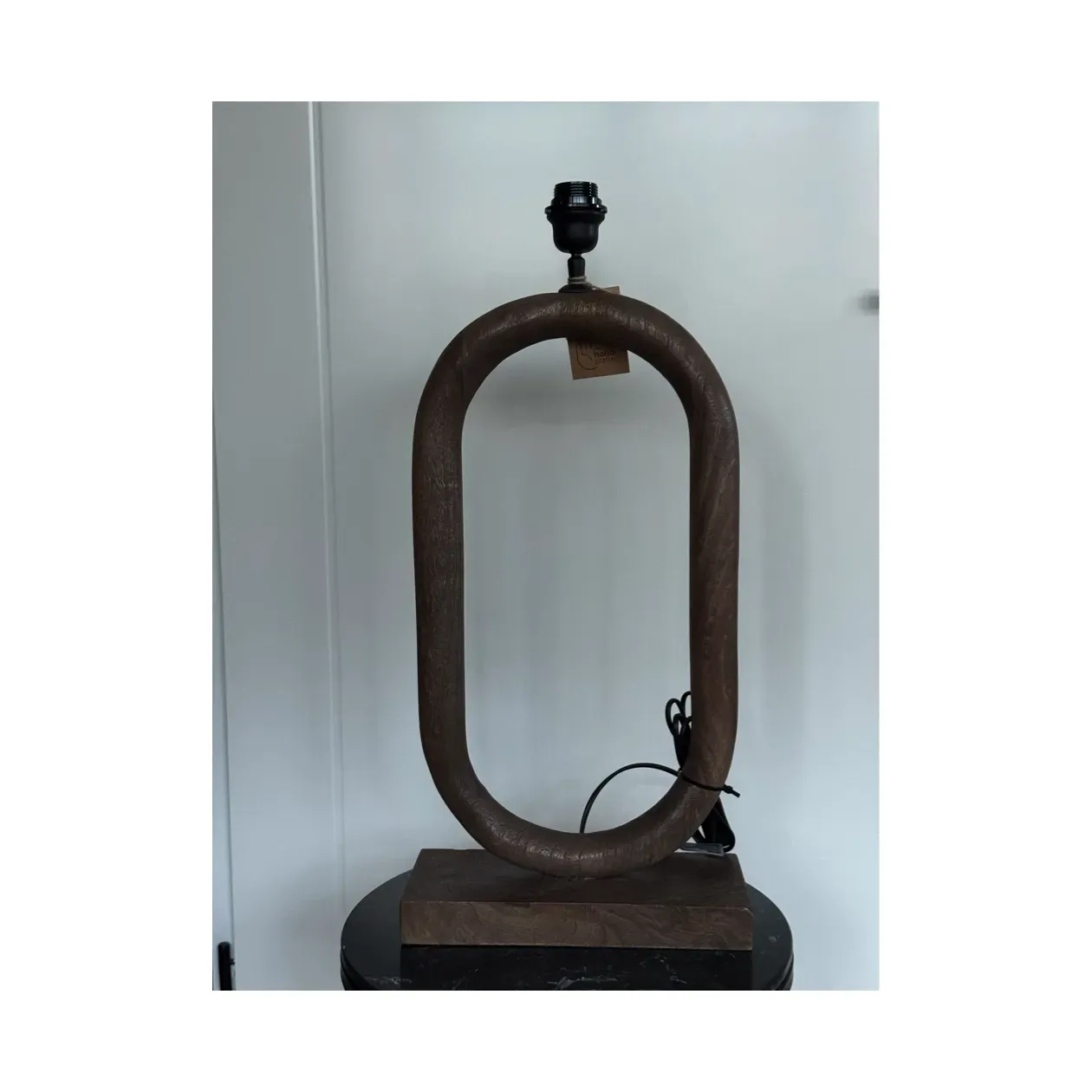 Ovaalvormige bruine lamp, van mango hout