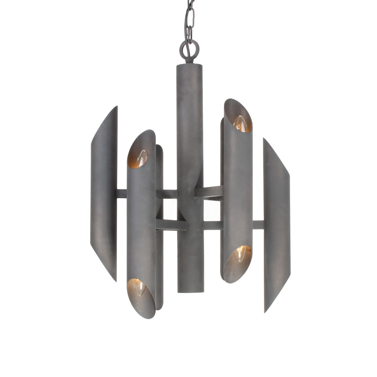 Donkere metalen kroonluchter met buisvormige lampen.