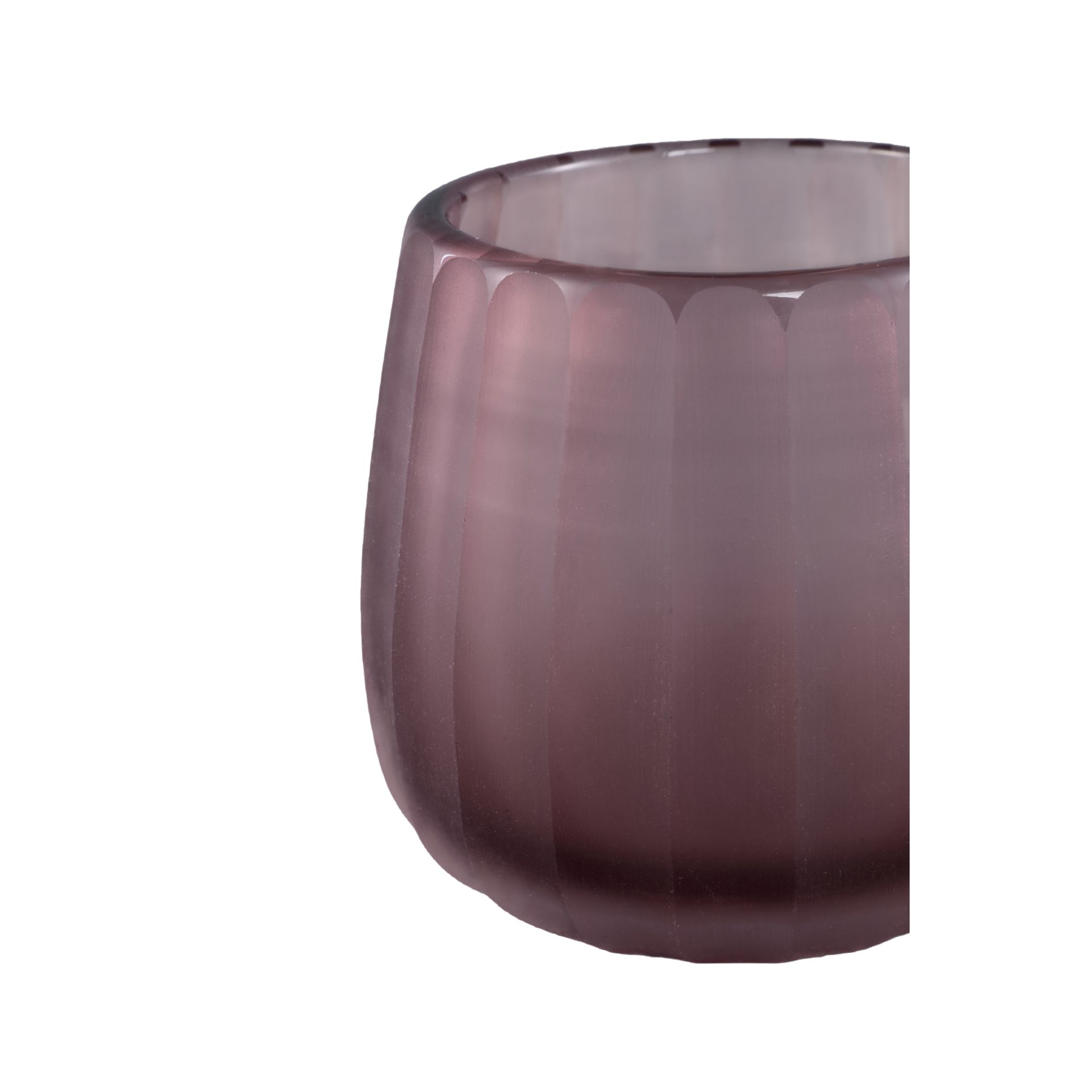 Klein mauvekleurig glazen drinkglas met een ronde vorm op een witte achtergrond.