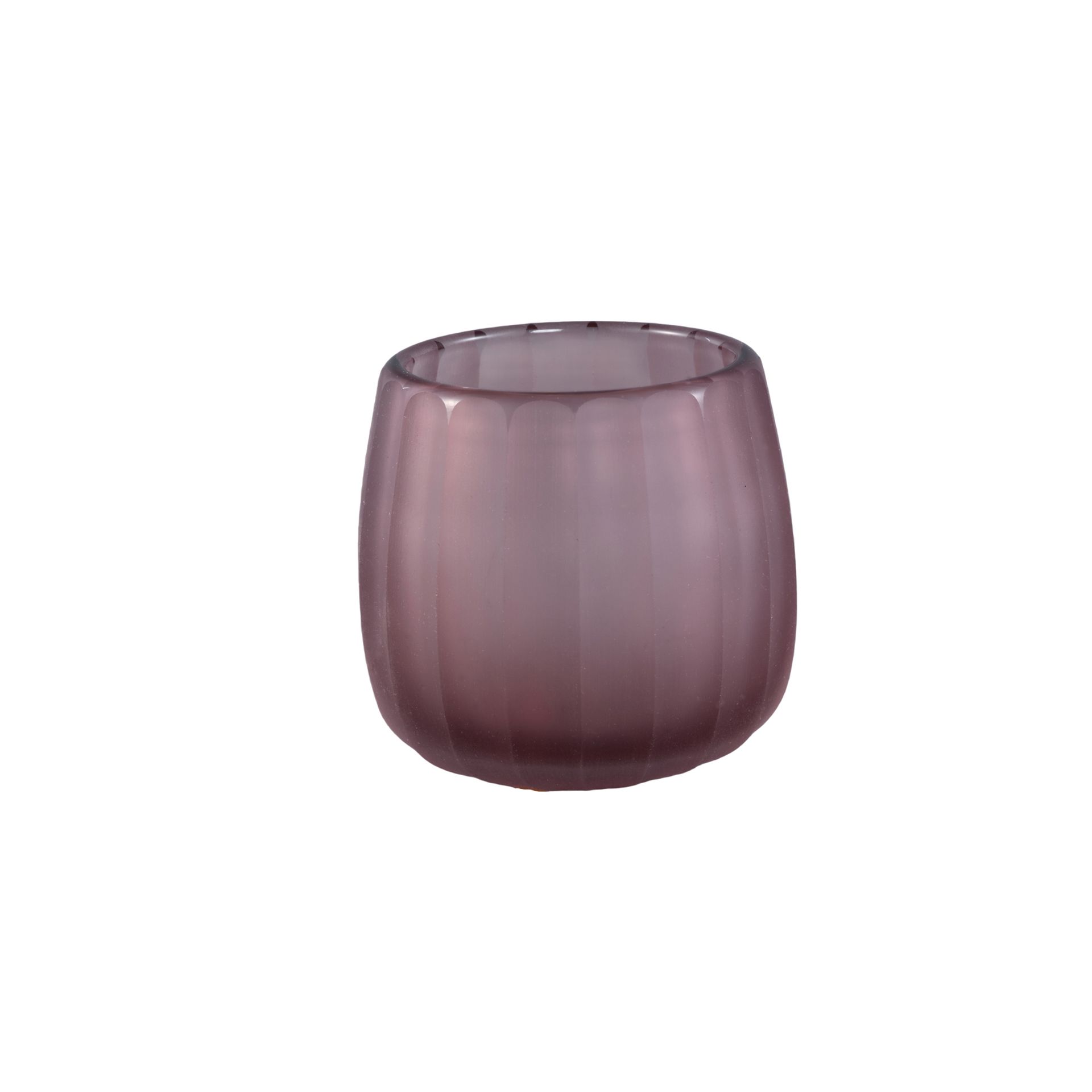 Klein mauvekleurig glazen drinkglas met een ronde vorm op een witte achtergrond.
