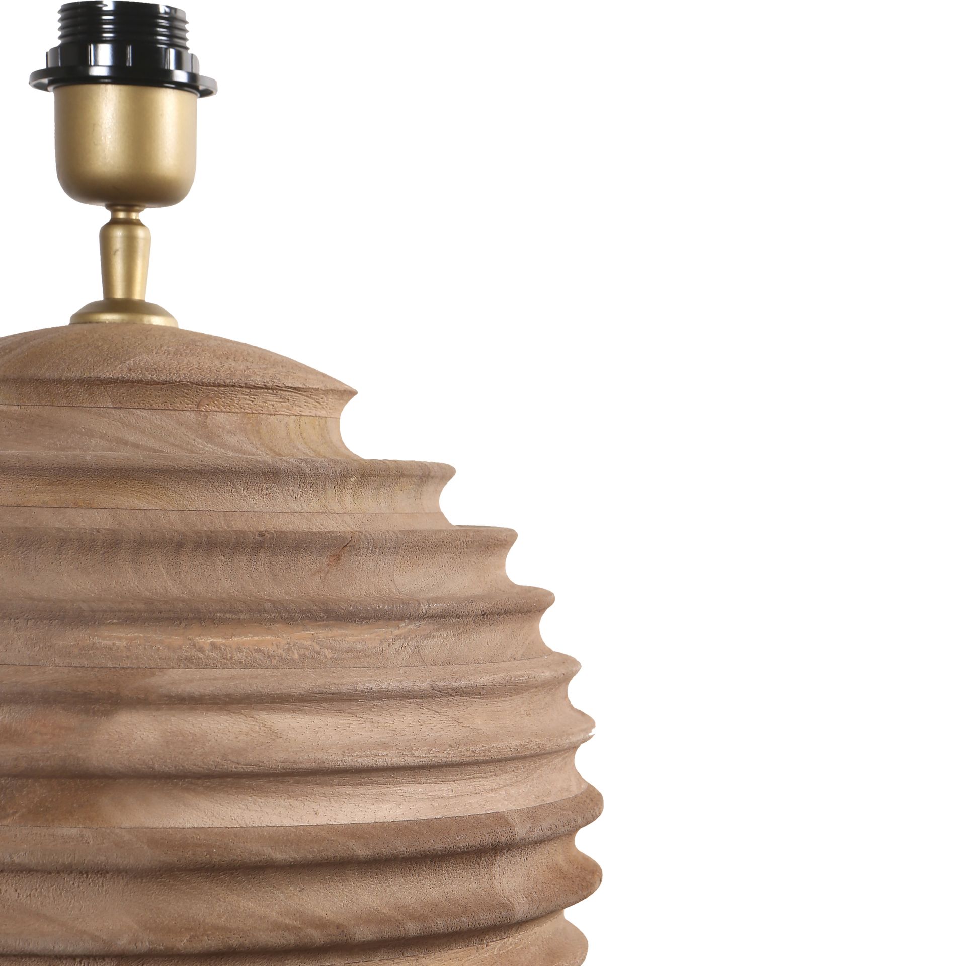 Beige geribbelde keramische lampvoet met messing fitting, geïsoleerd op een witte achtergrond.