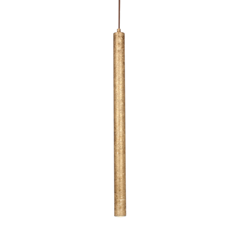Gouden cilindrische hanglamp, hangend aan een bruin snoer.