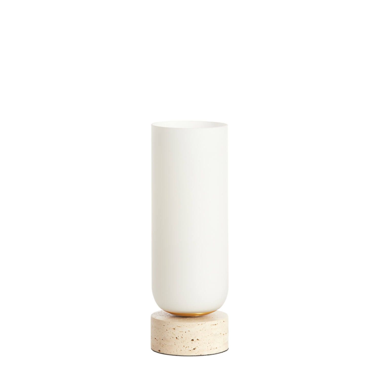 Minimalistische witte cilindrische vaas op een gespikkelde beige sokkel tegen een witte achtergrond.