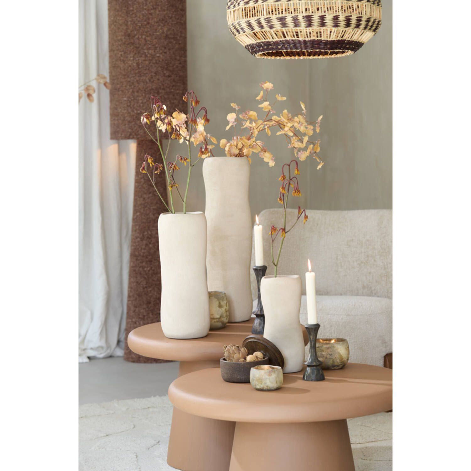 Glazen theelicht, thealight, met een ruwe afwerking in een matt antique grijs-bruin kleur.