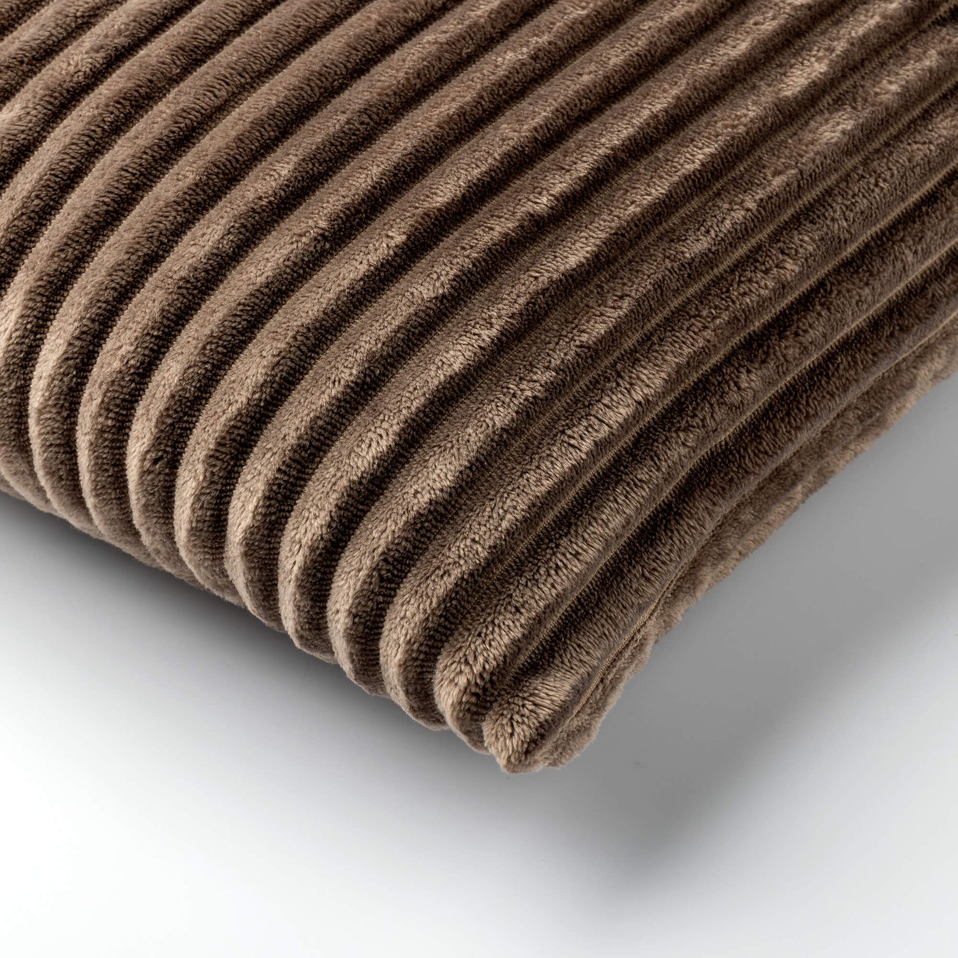MART - sierkussen 45x45 cm - zacht ribfluweel - corduroy - Driftwood - taupe