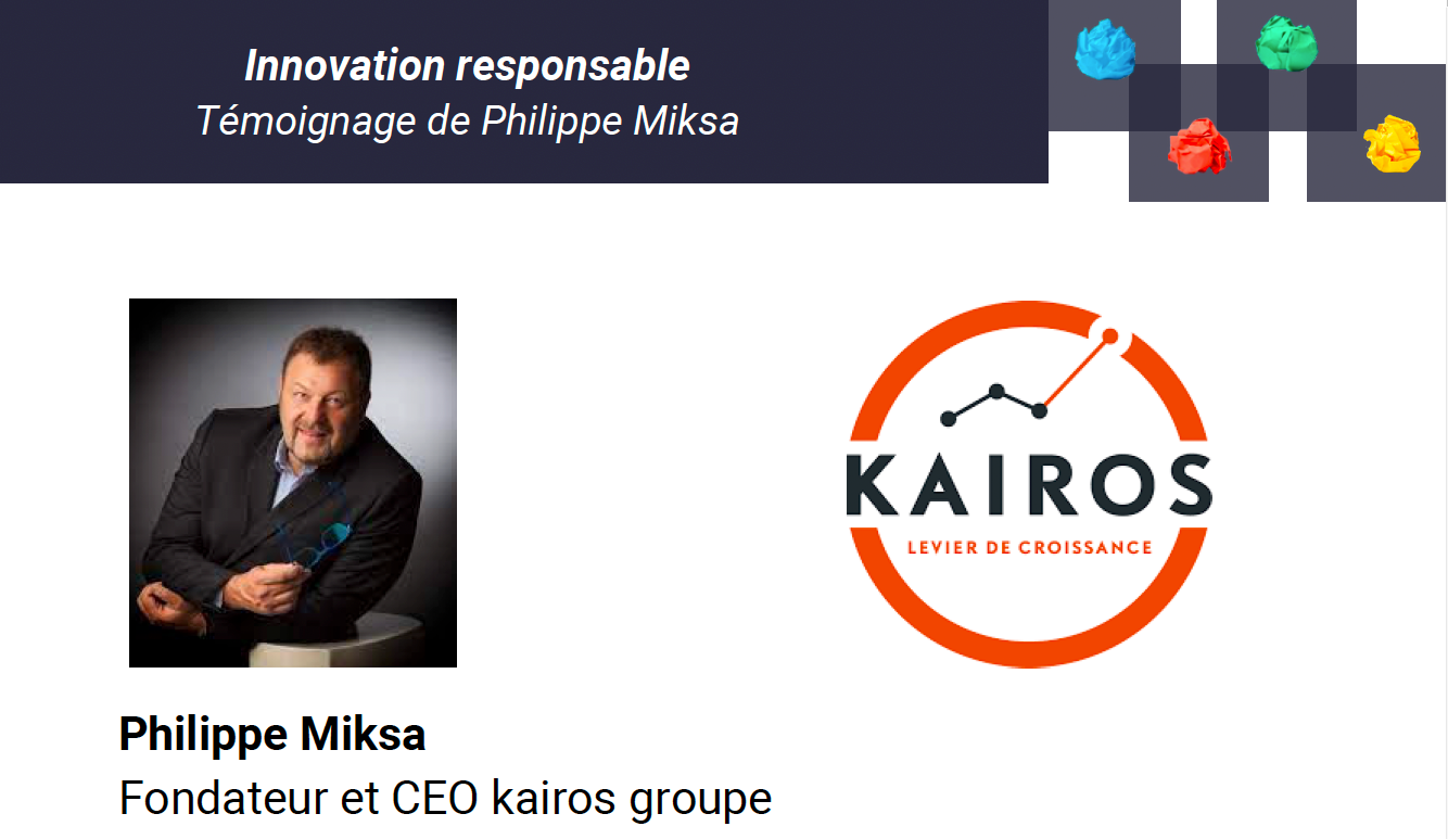 Un homme en costume est assis devant un logo Kairos