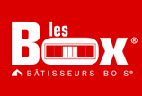 Le logo des box est sur fond rouge.