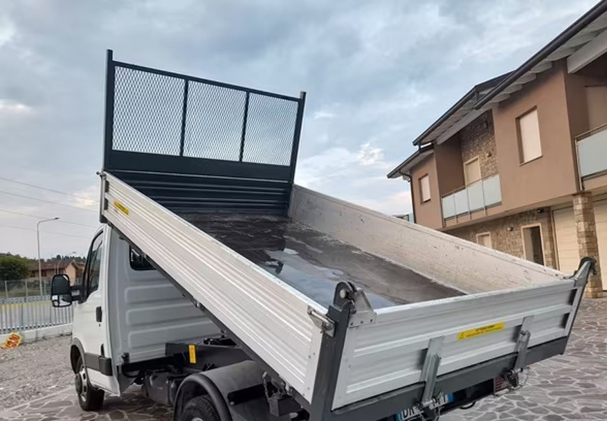 Iveco Daily ribaltabile usato Iveco Daily ribaltabile usato