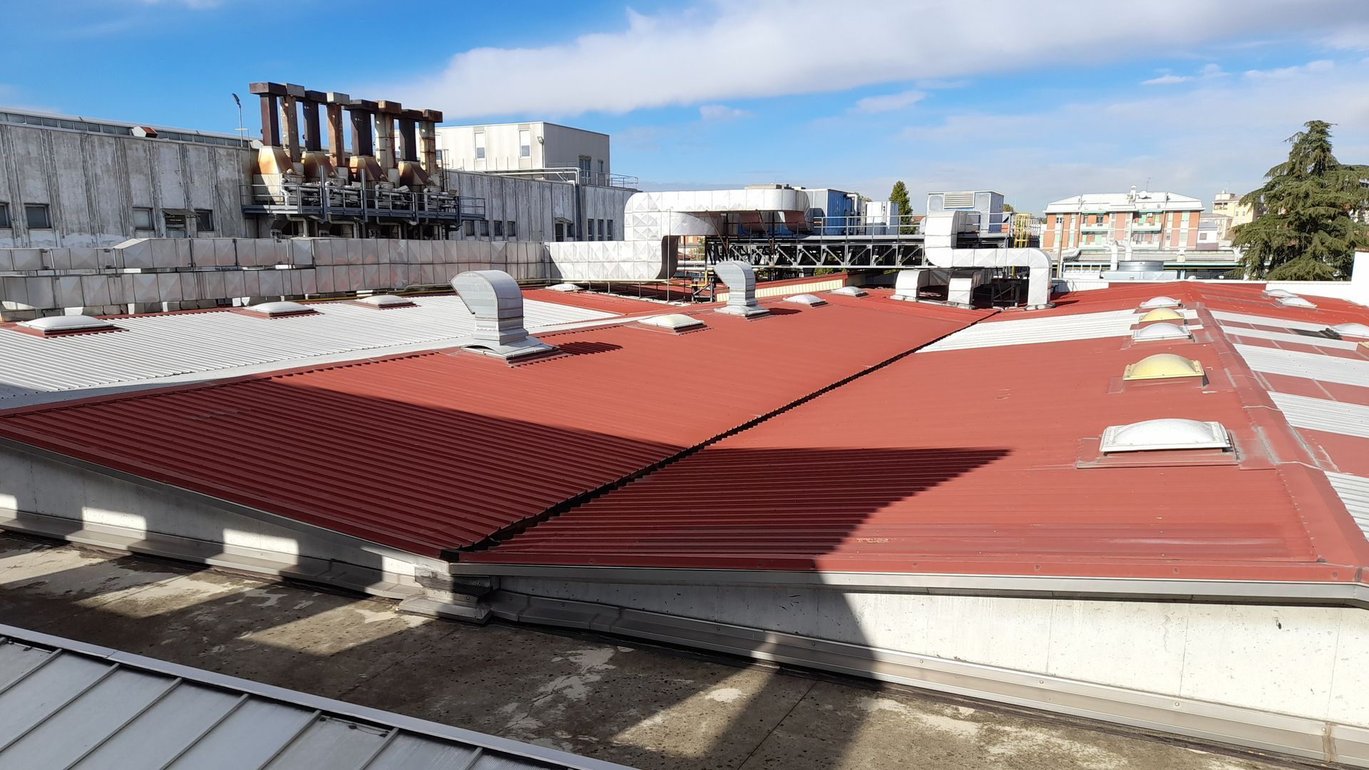 
From Metal to Modified Bitumen: The Right Coating for Your Commercial Roof
