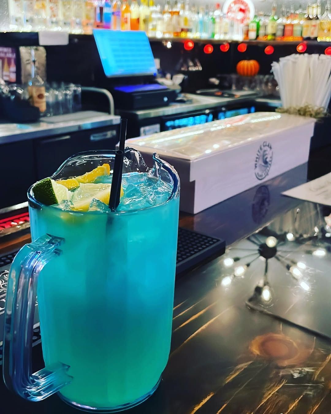 drinks at walkers bar in fairway lanes