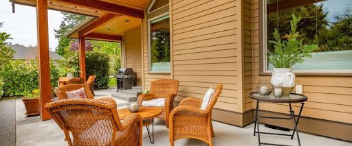 Coastal+home+exterior+materials-+wood+siding