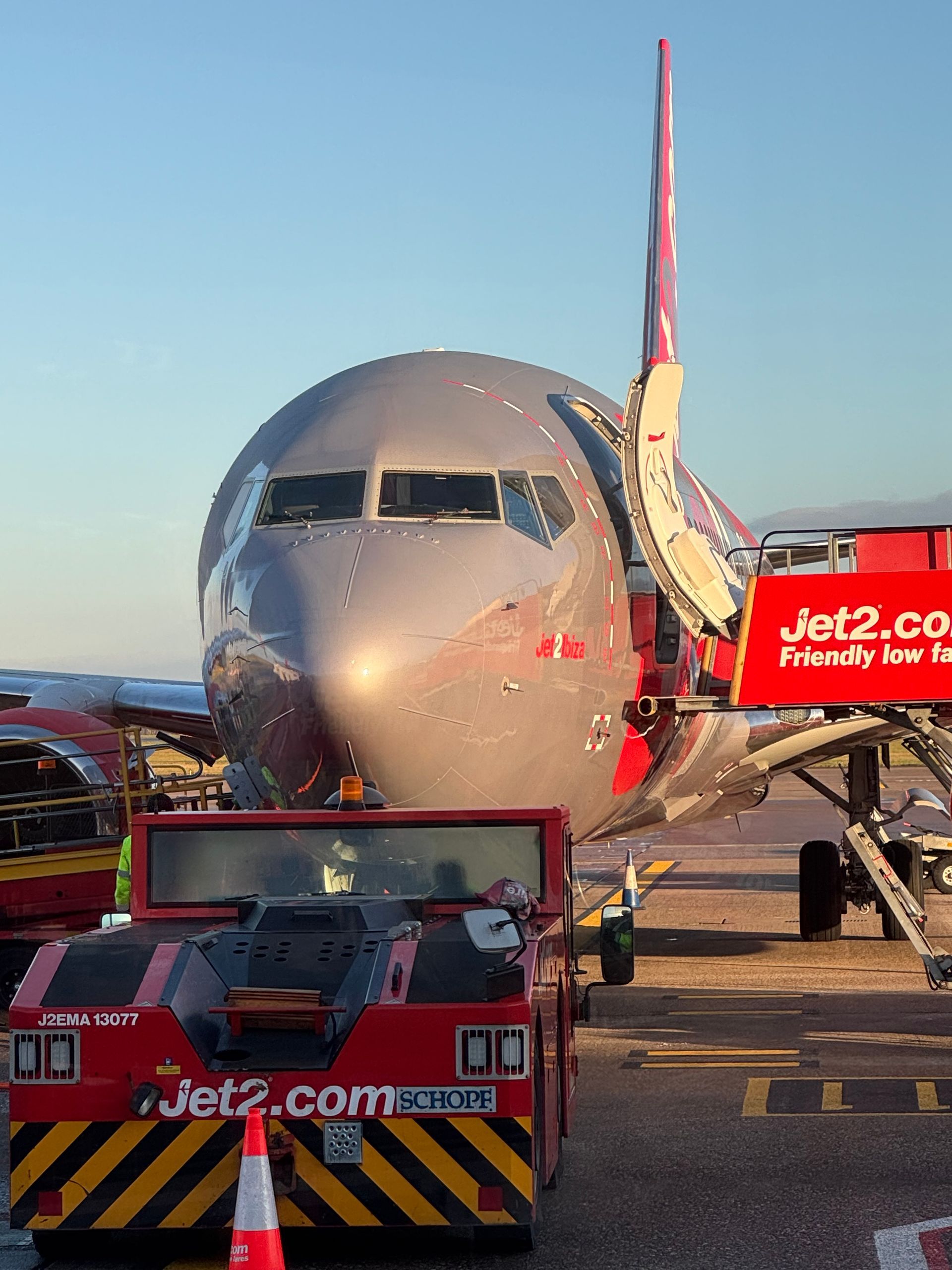 A.M.P. airport taxi transfers to East Midlands airport