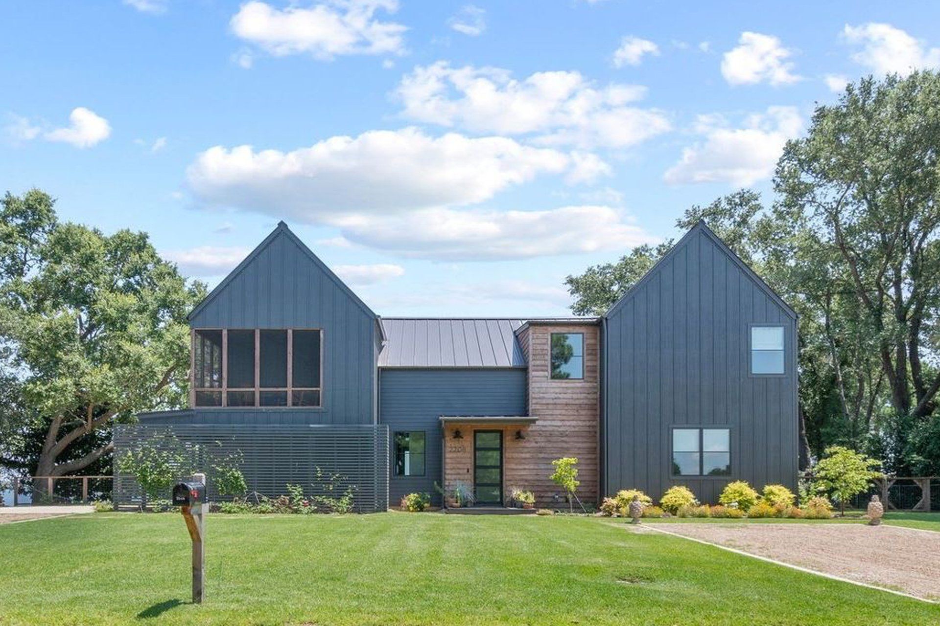 A large house with a mailbox in front of it