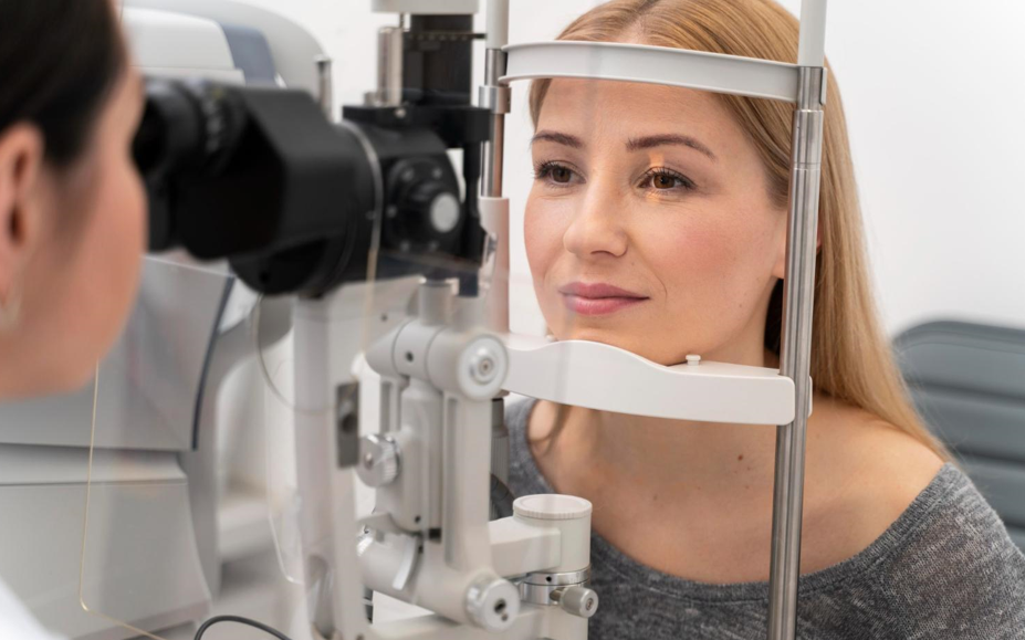 What Is the Difference Between a LASIK Procedure and a SMILE Procedure | Ross Eye Institute 