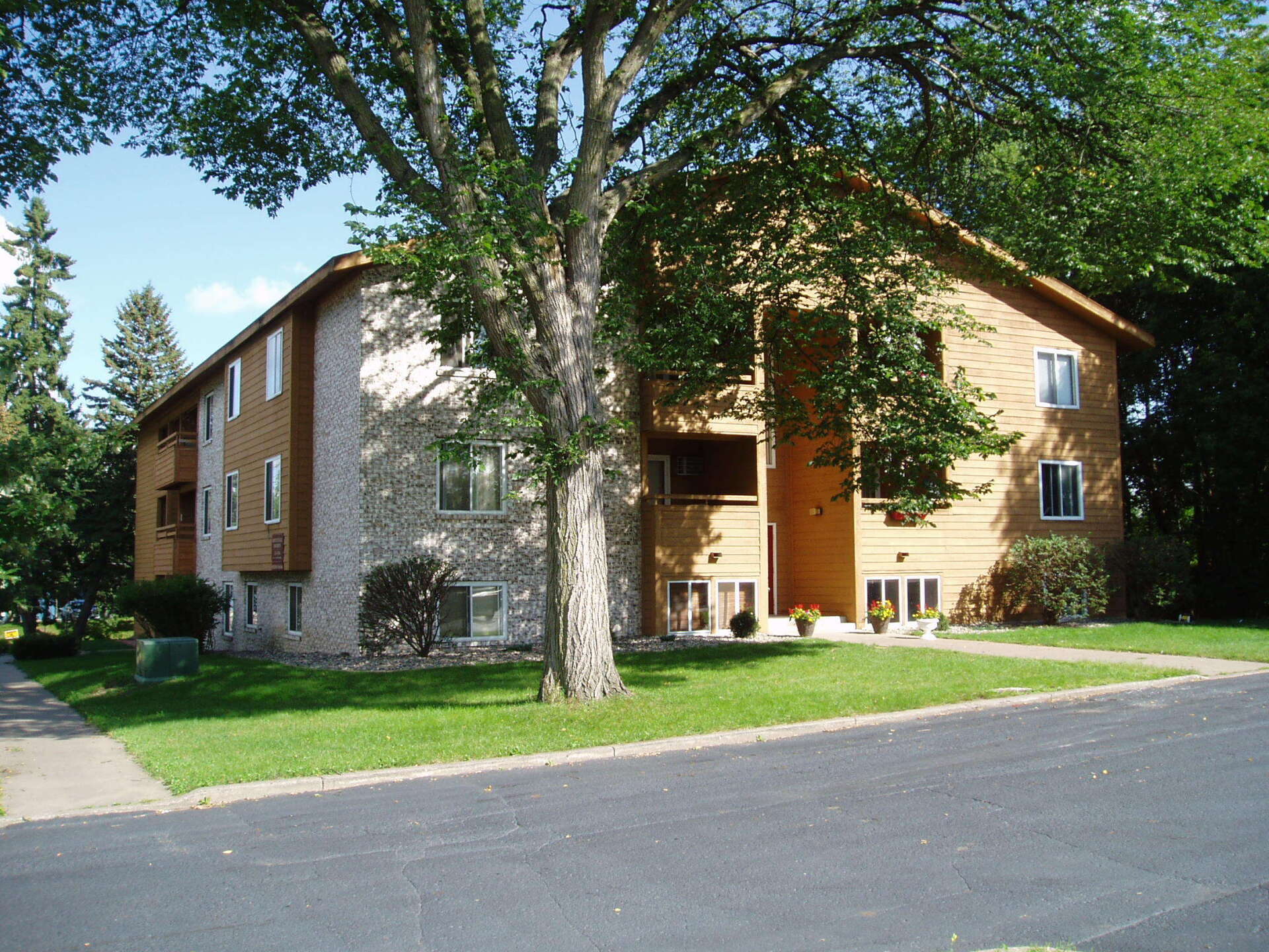 Bracketts Place Apartments