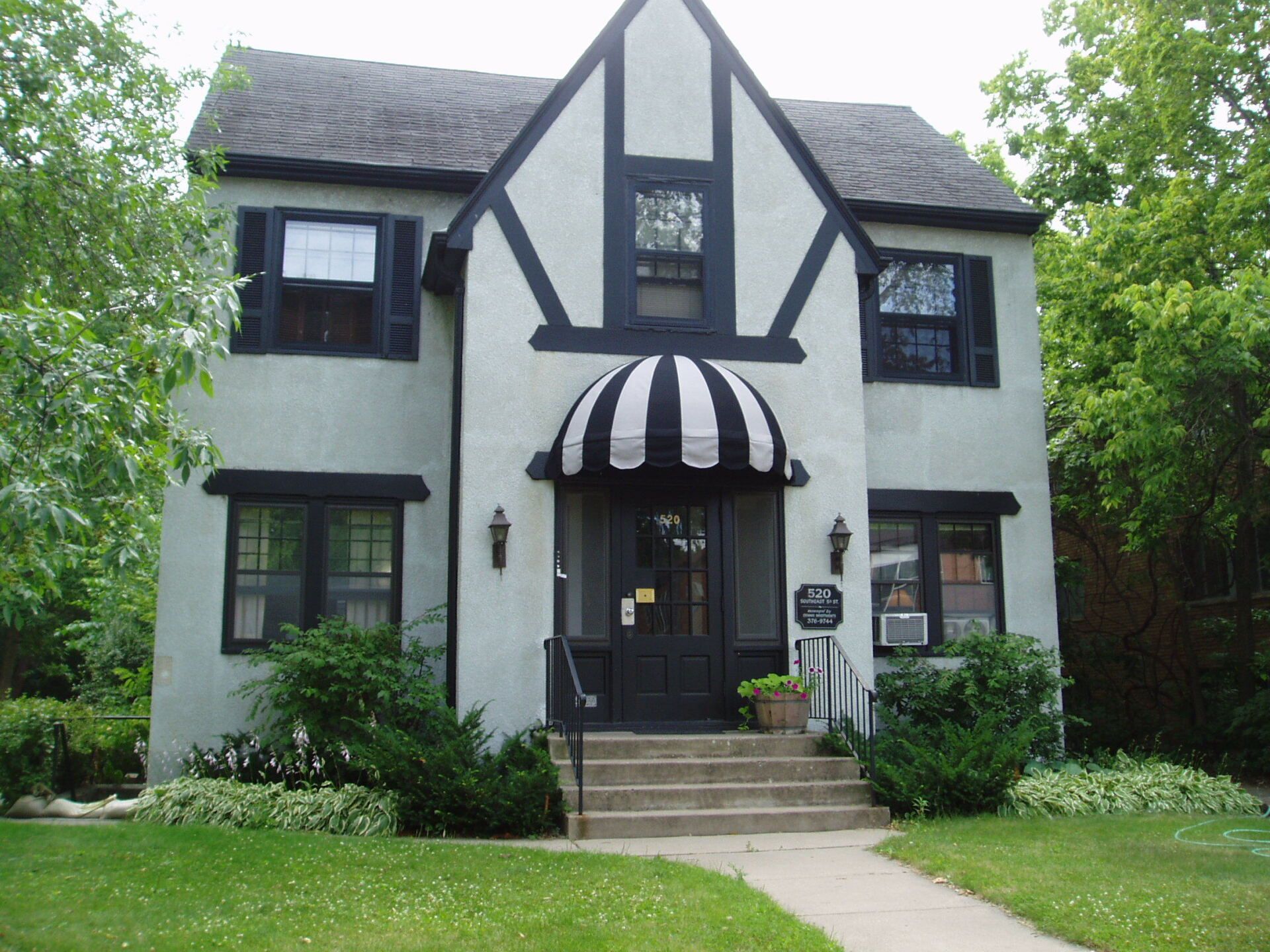 Five Twenty Apartments