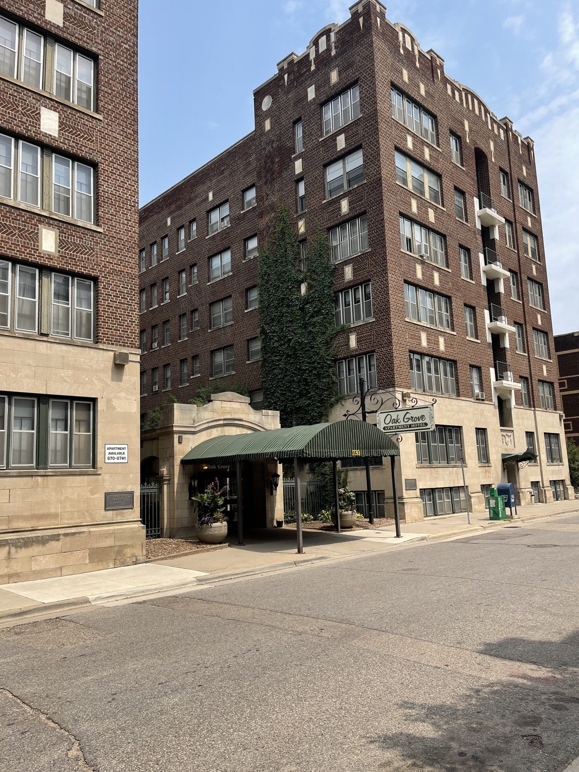 Oak Grove Apartment Hotel