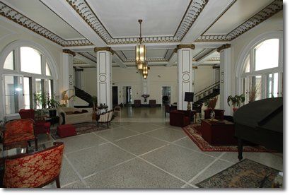 Oak Grove Apartment Hotel