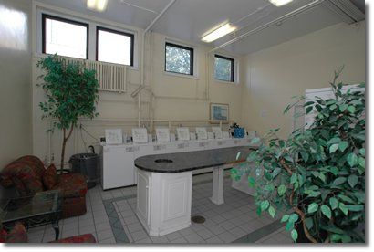 Oak Grove Apartment Hotel
