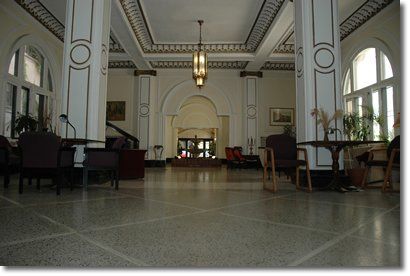 Oak Grove Apartment Hotel