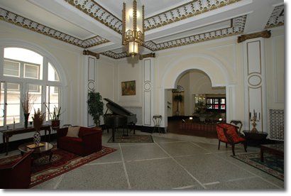 Oak Grove Apartment Hotel