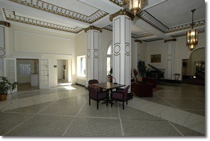 Oak Grove Apartment Hotel