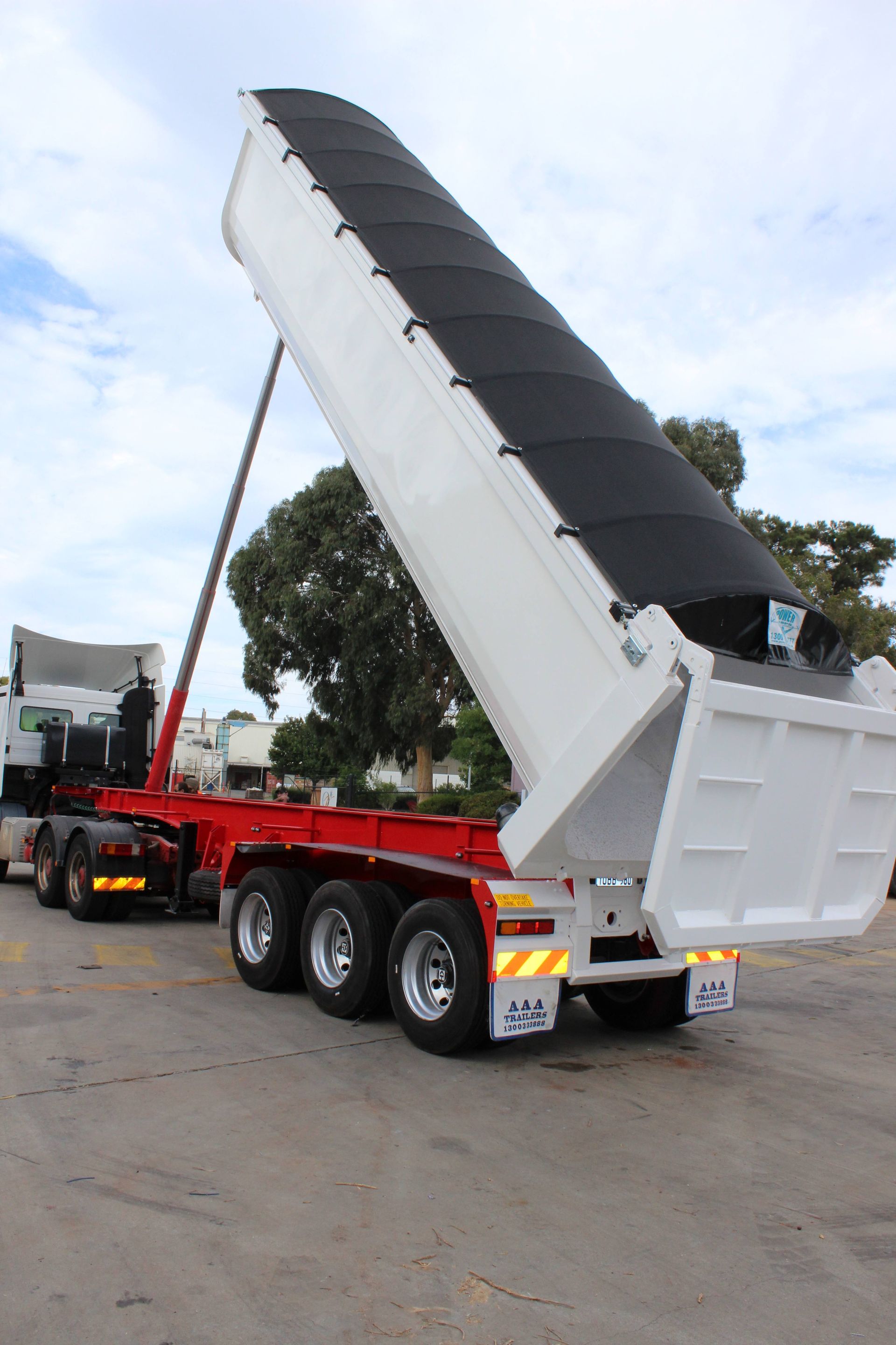 rock (end) tipper truck unloading side view