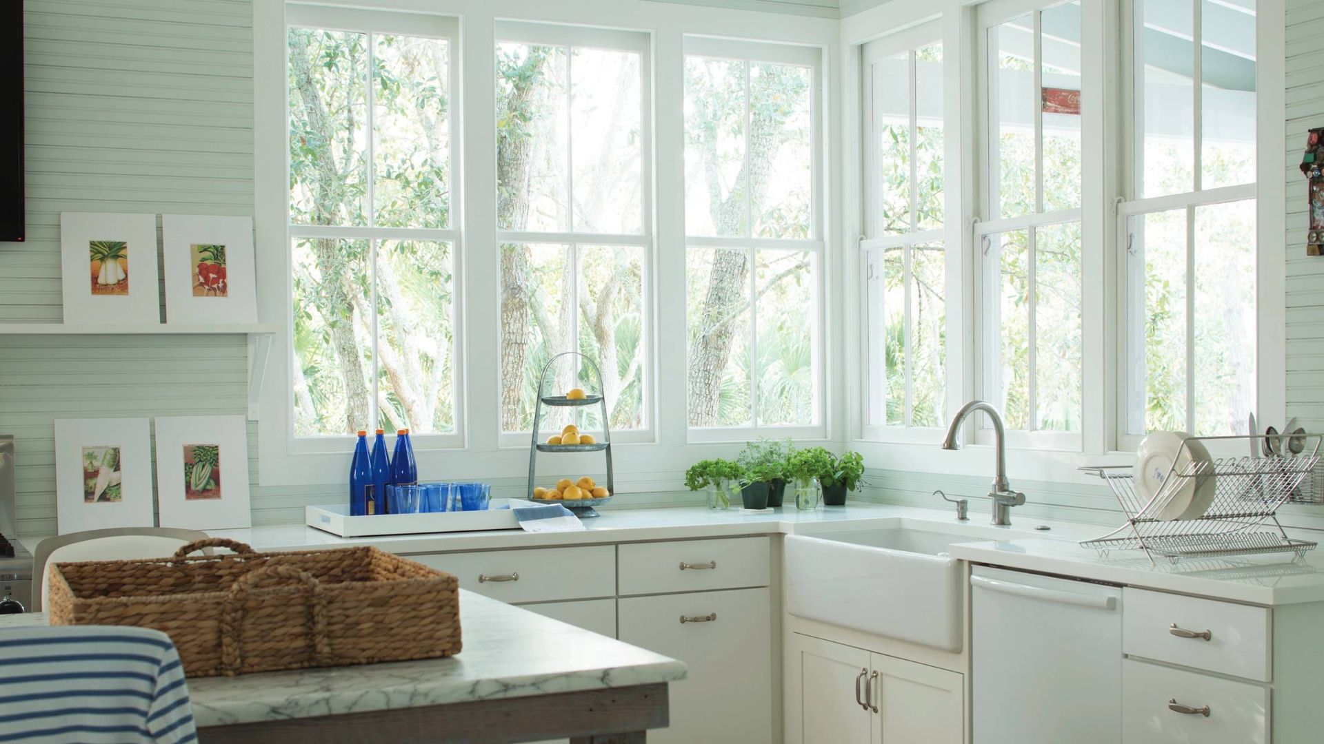 A kitchen painted with Benjamin Moore Aura® Interior Paint in Mint Chocolate Chip 436 near Bourbonnais, Illinois (IL)