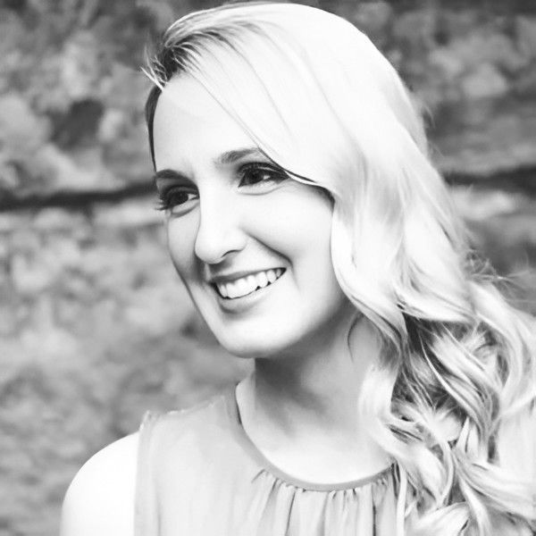 Dr Elizabeth Lamb — Associate Dentist