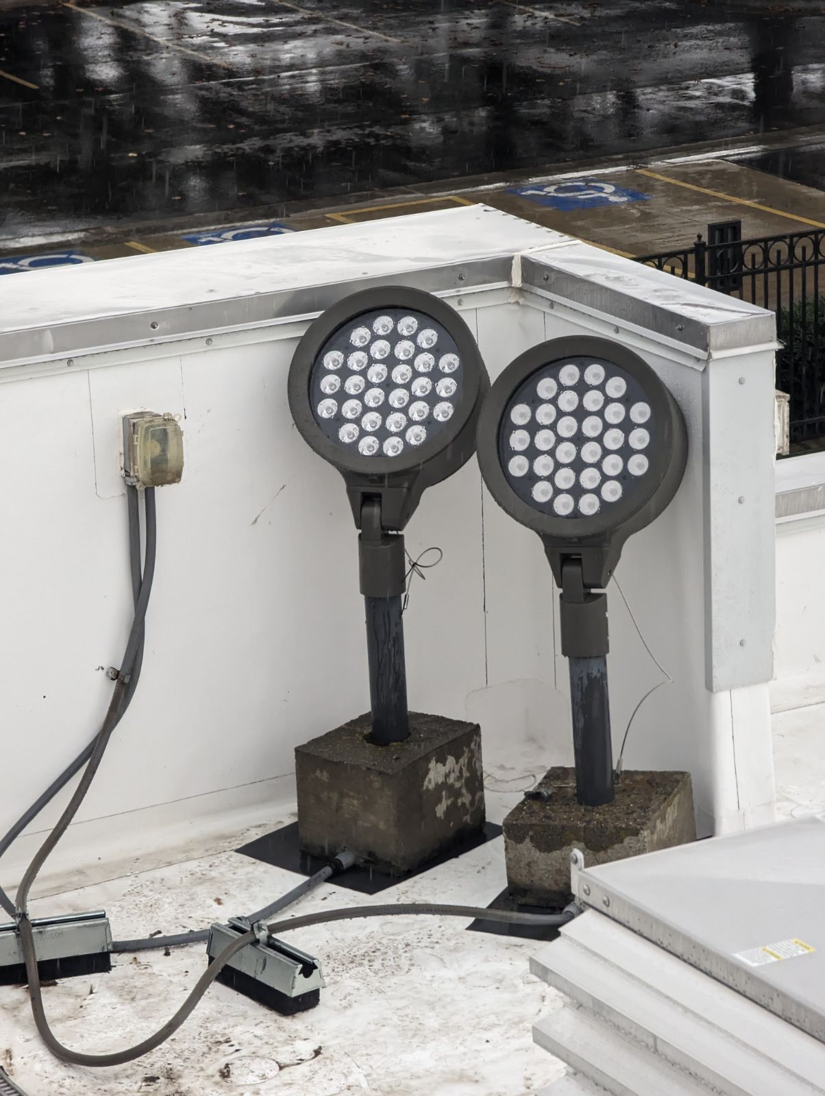 A couple of lights are sitting on top of a roof.