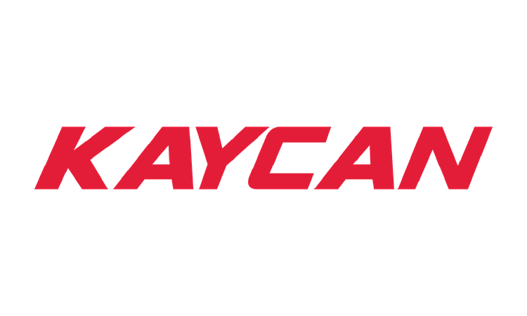 Un logo Kaycan rouge et blanc sur fond blanc