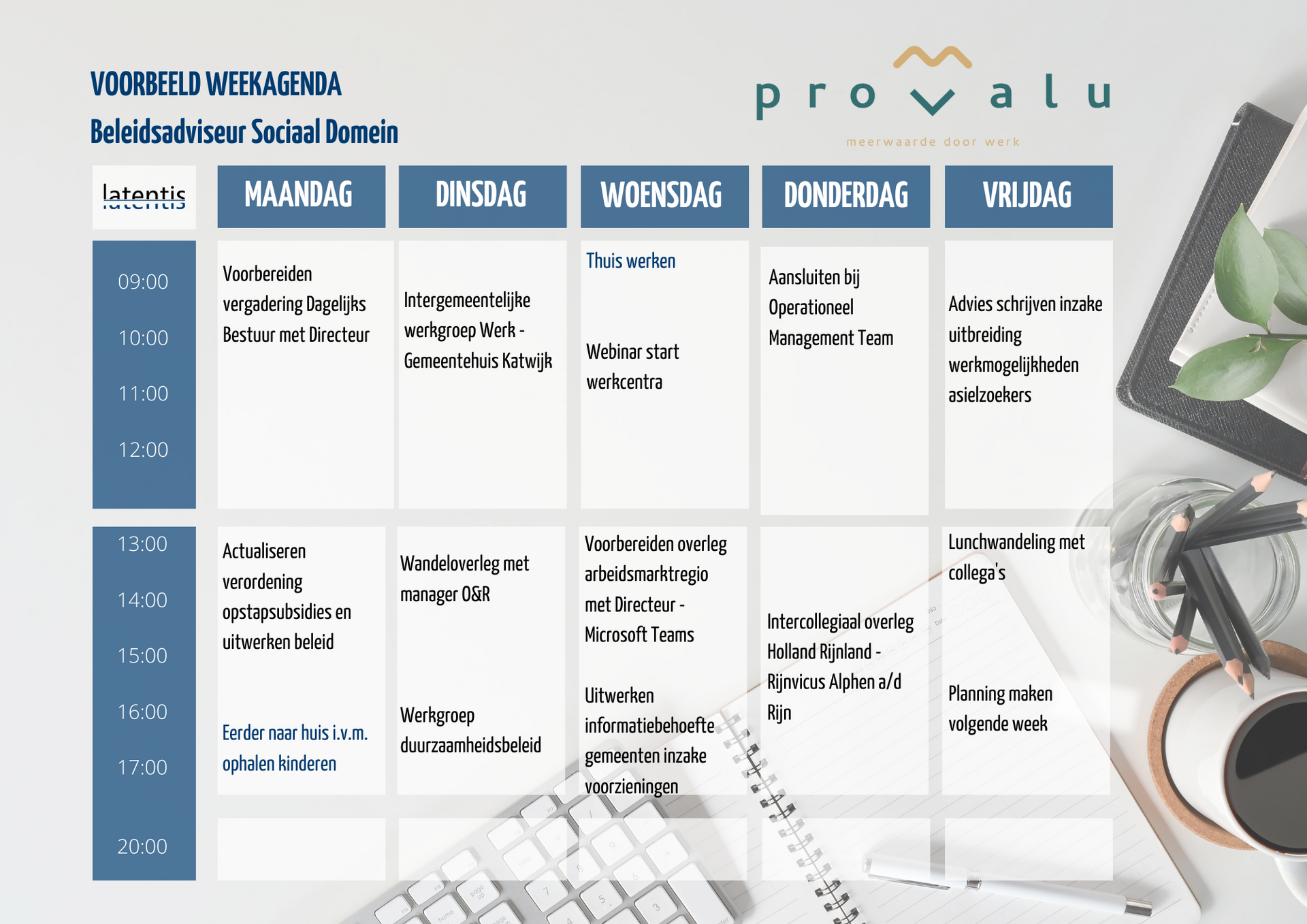 Een kalender met een toetsenbord en een tablet op een bureau.