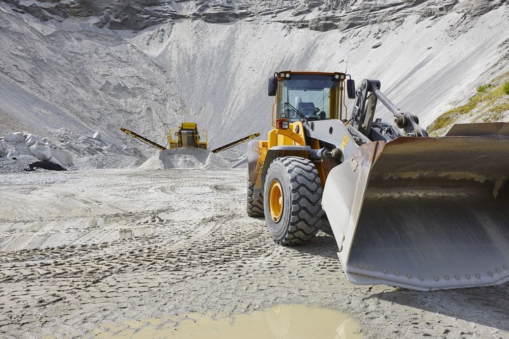 Wheel loader providing material handling support at a quarry