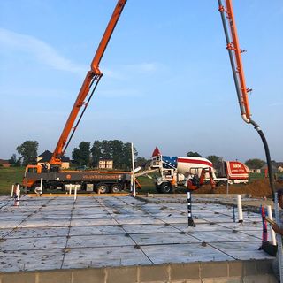 foundation pour with pump truck
